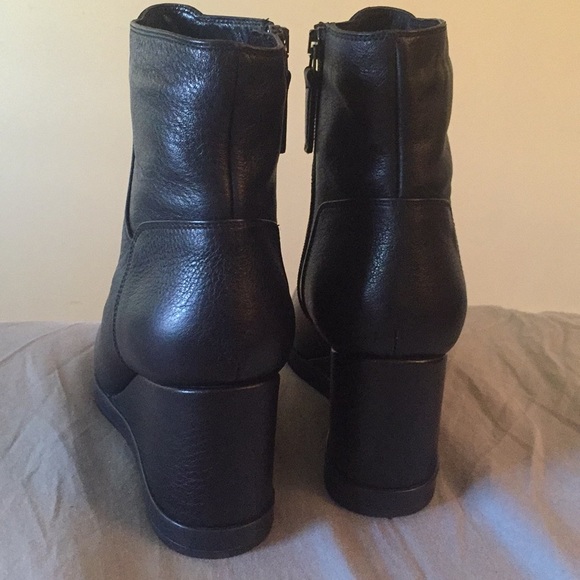 Aquatalia Calf Leather Black Booties Never Used - Picture 3 of 5